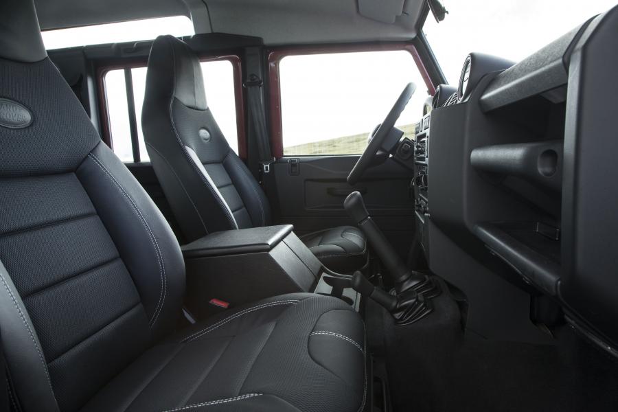  Land Rover Defender 90 2013 года  (фото 4 из 17)